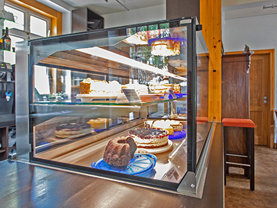 Installation Kühltheke im im Café
